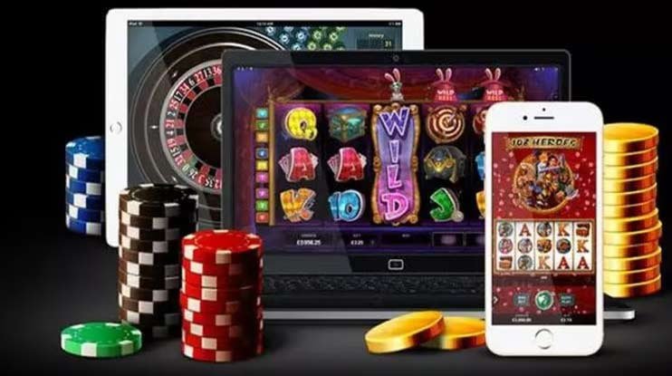royal77 စလော့ မြန်မာ online slot games ကစားနေသောမြင်ကွင်း